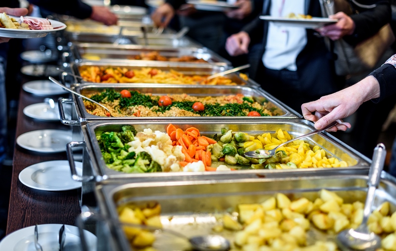 Pour vos repas de midi, pensez aux plateaux repas !