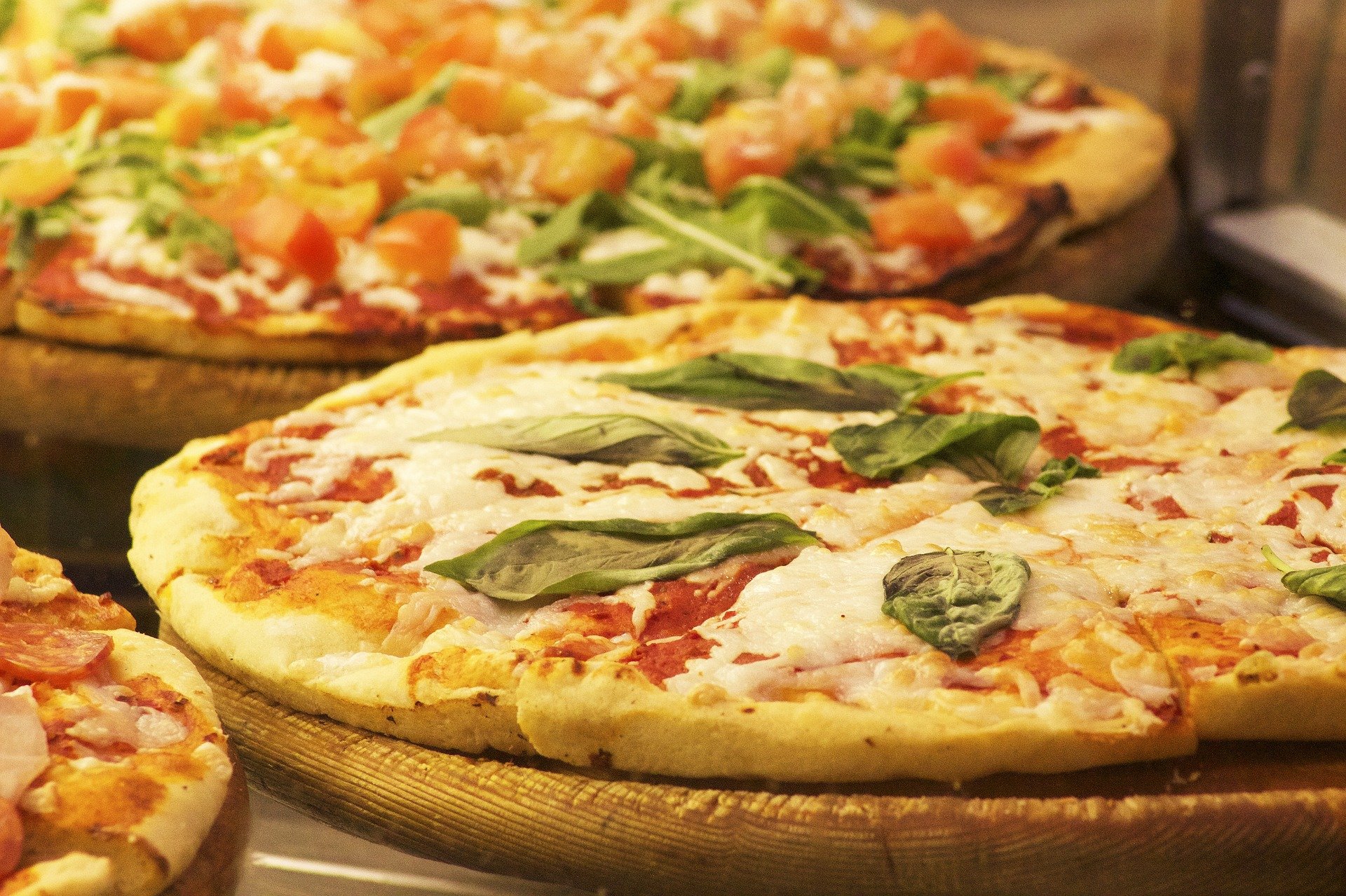 Dîner entre amis : 3 bonnes raisons pour commander des pizzas